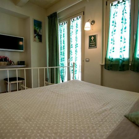 Bed and Breakfast Il Piccolo Giglio Porto SantʼElpidio Exterior foto