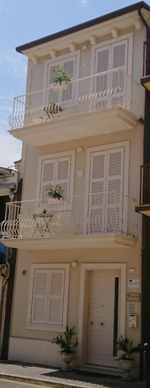 Bed and Breakfast Il Piccolo Giglio Porto SantʼElpidio Exterior foto